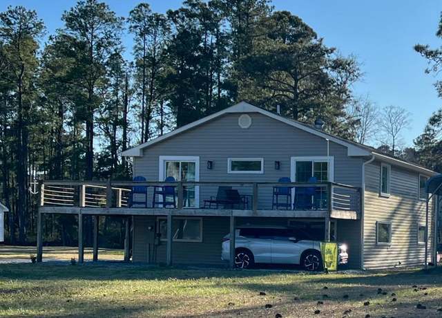 Property at 174 South River Dr, Beaufort, NC 28516, 2 beds, 2 baths