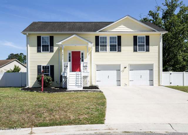 Property at 1511 Reagan Ct, Leland, NC 28451, 4 beds, 3 baths