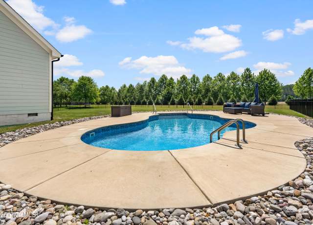 Property at 135 W Wellesley Dr, Clayton, NC 27520, 5 beds, 3.5 baths