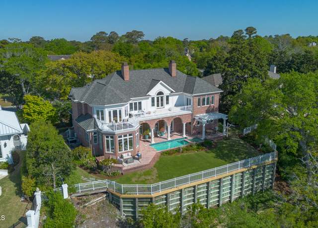 Property at 1047 Ocean Ridge Dr, Wilmington, NC 28405, 5 beds, 3.5 baths