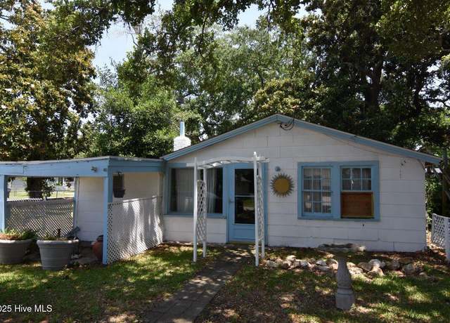Property at 404 N Third St, Carolina Beach, NC 28428, 2 beds, 1 bath