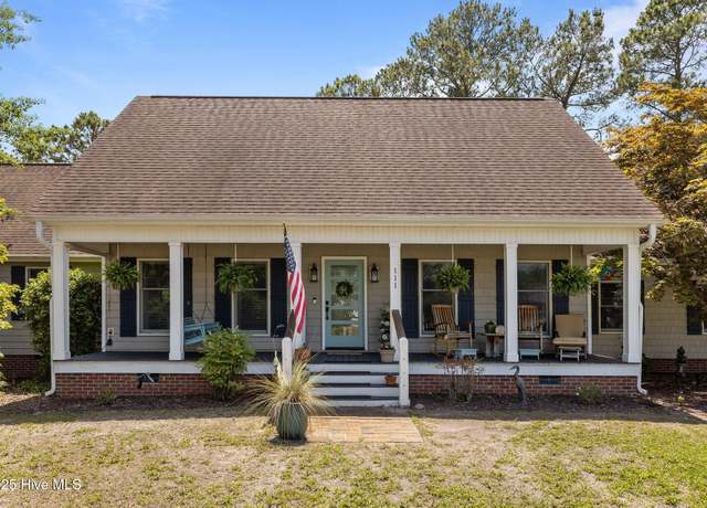 Property at 111 Hampton Pl, Newport, NC 28570, 4 beds, 2.5 baths