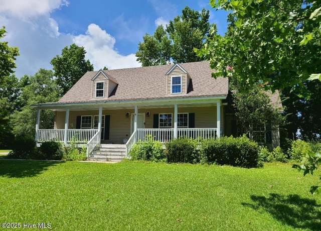 Property at 200 Oakmont Dr, Hampstead, NC 28443, 3 beds, 2.5 baths