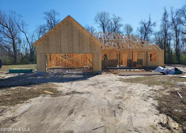Property at 807 Short Row Ct, Maysville, NC 28555, 3 beds, 2 baths