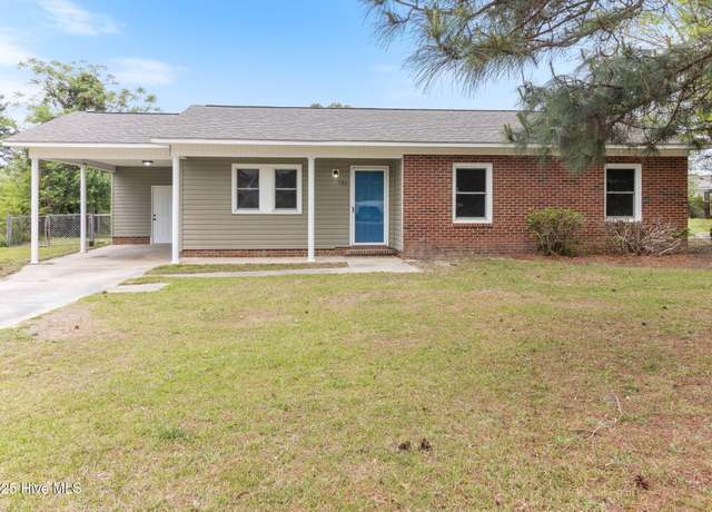 Property at 706 Ashley Dr, Laurinburg, NC 28352, 3 beds, 1.5 baths