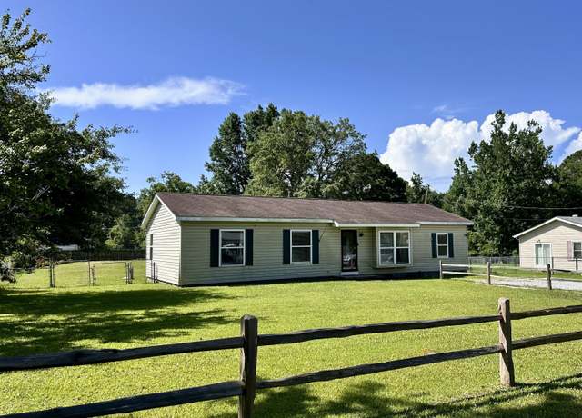 Property at 653 Queens Creek Rd, Hubert, NC 28539, 4 beds, 2 baths