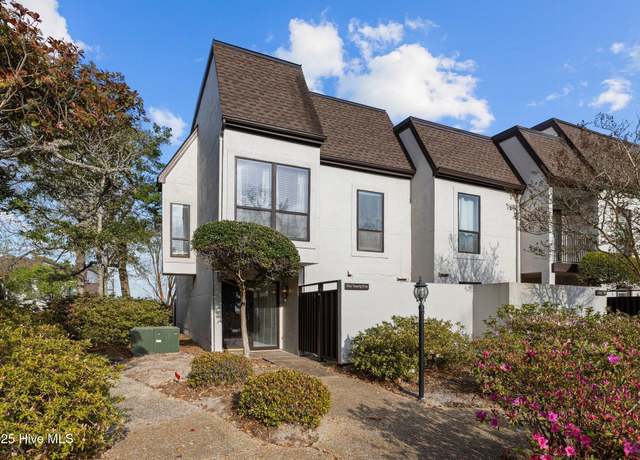 Property at 125 Hatteras Ct, Morehead City, NC 28557, 3 beds, 3.5 baths