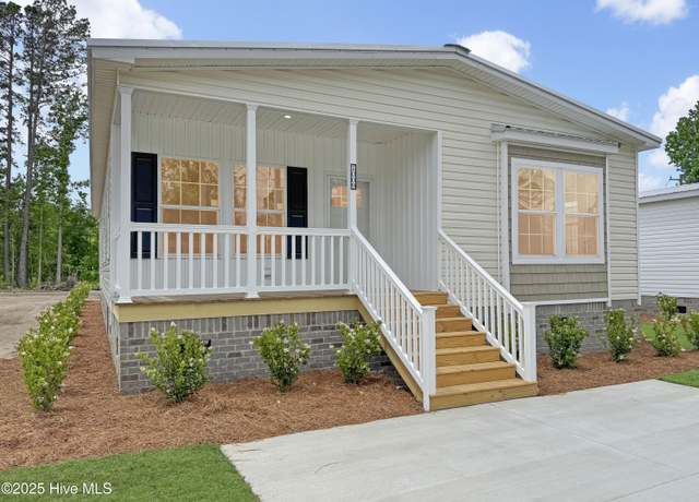 Property at 1009 Pine Ridge Ct, Castle Hayne, NC 28429, 3 beds, 2 baths