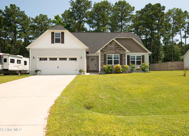 Property at 266 Breakwater Dr, Sneads Ferry, NC 28460, 4 beds, 2 baths