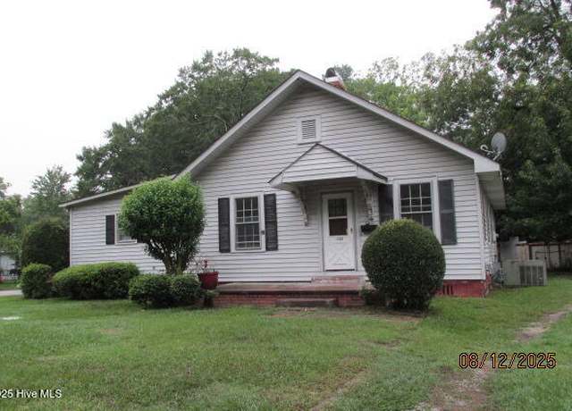 Property at 1005 N Water St, Lumberton, NC 28358, 3 beds, 2 baths