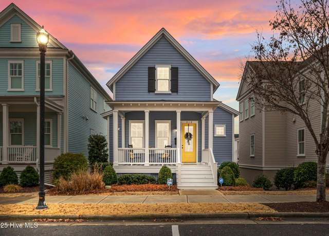 Property at 313 E Water St, Washington, NC 27889, 3 beds, 2.5 baths
