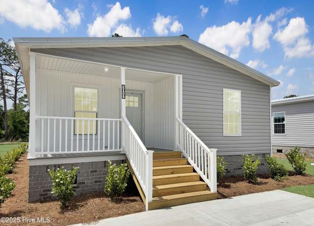 Property at 1017 Pine Ridge Ct, Castle Hayne, NC 28429, 3 beds, 2 baths