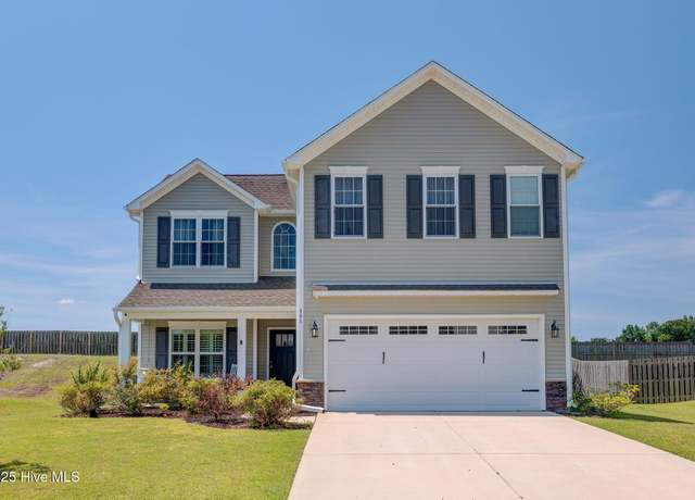 Property at 463 Avendale Dr, Rocky Point, NC 28457, 4 beds, 2.5 baths