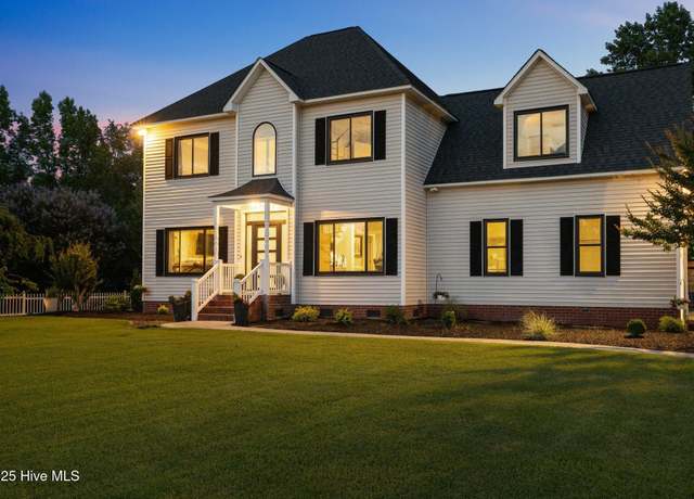 Property at 2221 Greaves Ct, Winterville, NC 28590, 4 beds, 2.5 baths