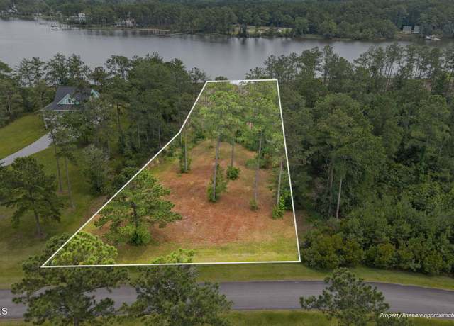 Property at 170 Waters Edge Ln E, Oriental, NC 28571