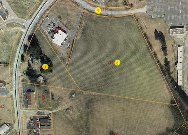 Property at 2b N Queen St, Kinston, NC 28501
