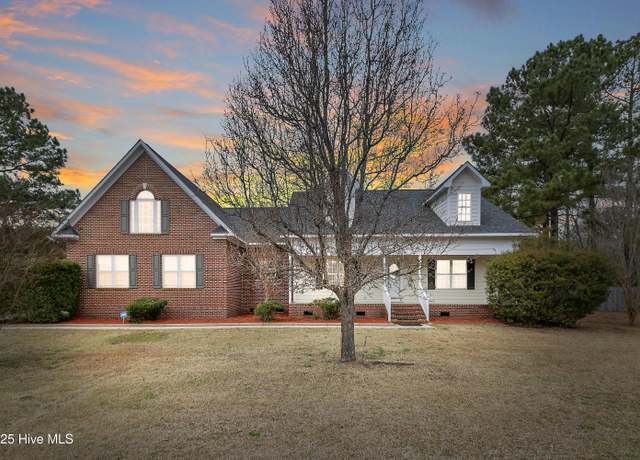 Property at 105 Fetlock Ct, Raeford, NC 28376, 4 beds, 3 baths
