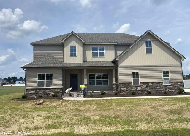 Property at 2635 Winsford Dr, Grimesland, NC 27837, 4 beds, 4 baths