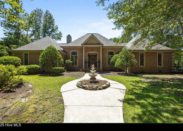 Property at 7006 Club House Dr, New Bern, NC 28562, 3 beds, 2.5 baths