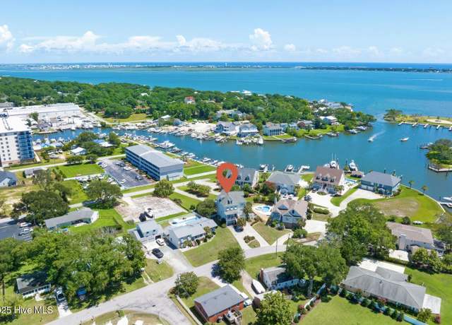 Property at 111 Riverside Ave, Morehead City, NC 28557, 5 beds, 4.5 baths