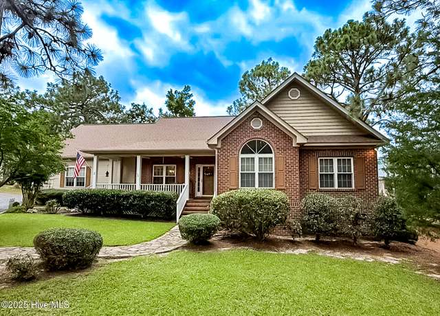 Property at 2 Troy Ct, Pinehurst, NC 28374, 3 beds, 2.5 baths