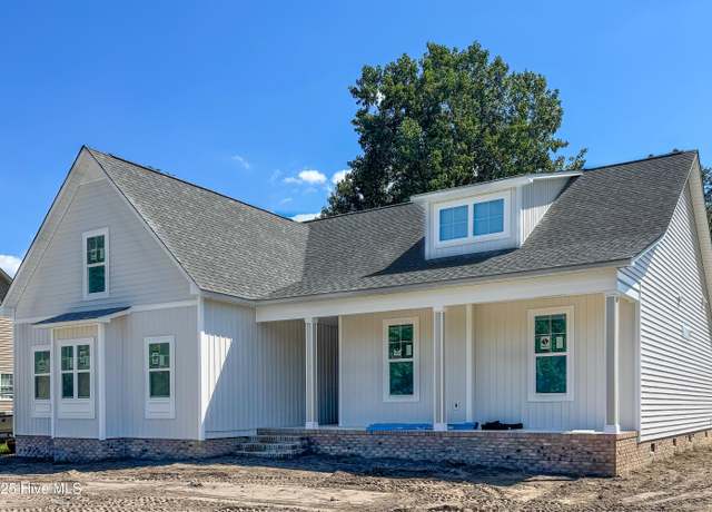 Property at 108 E Ag Dr, New Bern, NC 28562, 4 beds, 3 baths