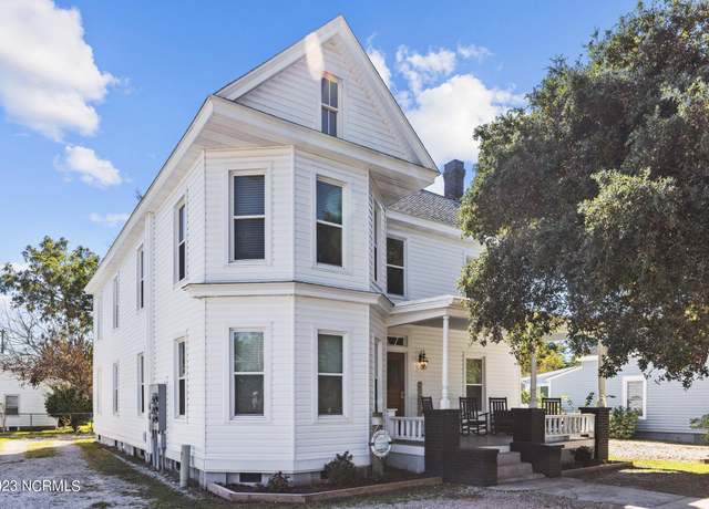 Property at 212 Live Oak St, Beaufort, NC 28516, 12 beds, 6 baths