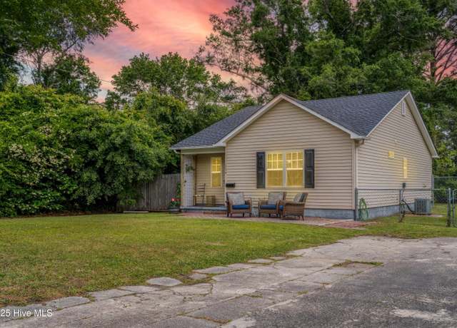 Property at 1736 Elmwood Dr, New Bern, NC 28560, 2 beds, 2 baths