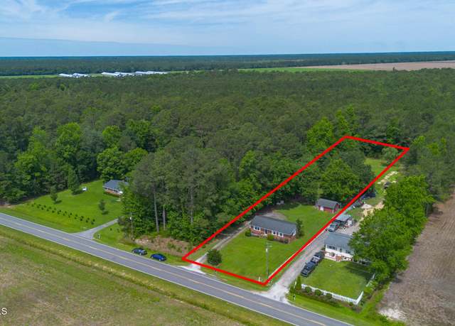 Property at 232 Old Savannah Rd, Burgaw, NC 28425, 3 beds, 1 bath