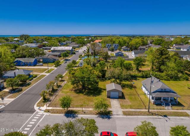 Property at 620 Pine St, Beaufort, NC 28516