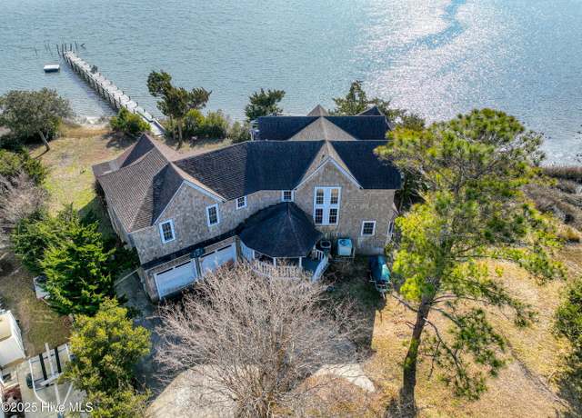 Property at 102 Gibbs Cir, Beaufort, NC 28516, 3 beds, 3 baths