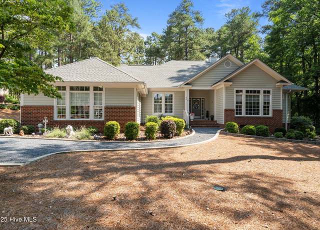 Property at 50 Glasgow Dr, Pinehurst, NC 28374, 3 beds, 2.5 baths