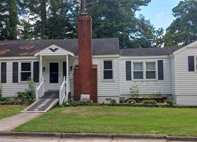 Property at 1009 Walnut St W, Wilson, NC 27893, 3 beds, 2 baths
