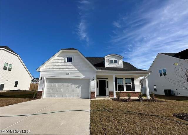 Property at 2005 Lagrange Dr, Fayetteville, NC 28314, 4 beds, 2.5 baths