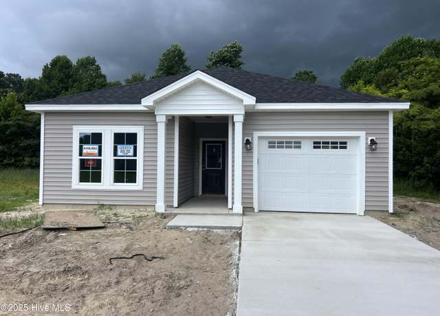 Property at 502 Hadnot Ave, Maysville, NC 28555, 3 beds, 2 baths