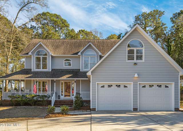 Property at 1315 Chadwick Shores Dr, Sneads Ferry, NC 28460, 4 beds, 2.5 baths