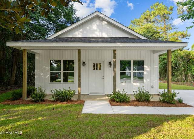 Property at 603 W Hayes St, Burgaw, NC 28425, 3 beds, 2 baths