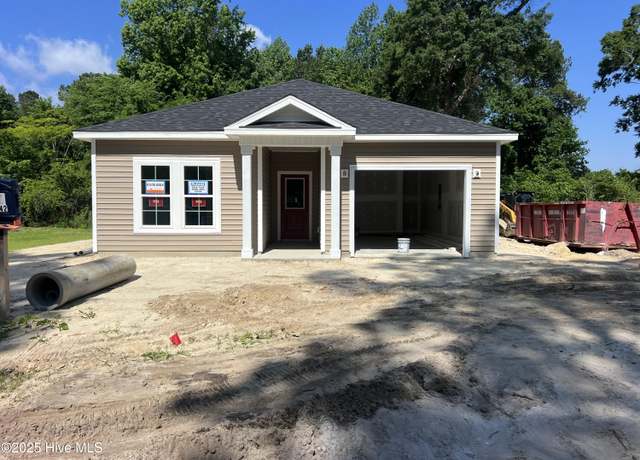 Property at 408 Hadnot Ave, Maysville, NC 28555, 3 beds, 2 baths
