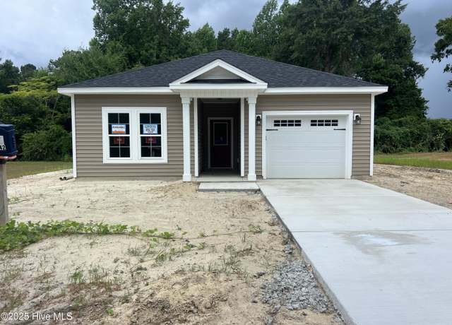 Property at 408 Hadnot Ave, Maysville, NC 28555, 3 beds, 2 baths