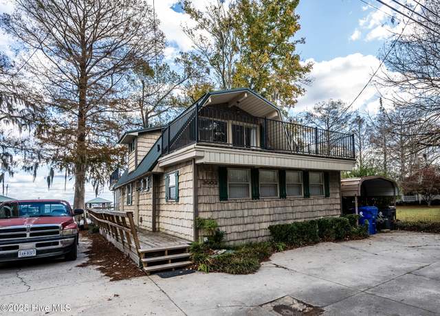 Property at 3002 Canal Cove Rd, Lake Waccamaw, NC 28450, 3 beds, 2 baths