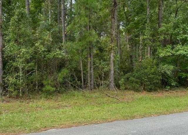 Property at 423 Village Dr, Beaufort, NC 28516
