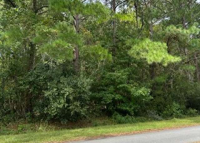 Property at 429 Village Dr, Beaufort, NC 28516