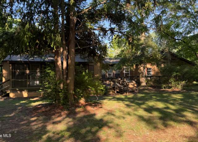 Property at 2317 River Rd, Magnolia, NC 28453, 3 beds, 2 baths
