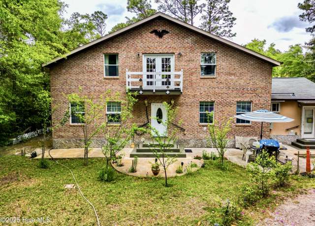 Property at 14 Sunnyvale Dr, Wilmington, NC 28412, 4 beds, 2.5 baths
