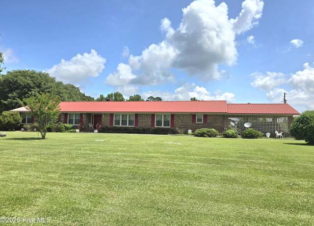 Property at 456 Cornwallis Rd, Teachey, NC 28464, 4 beds, 2.5 baths