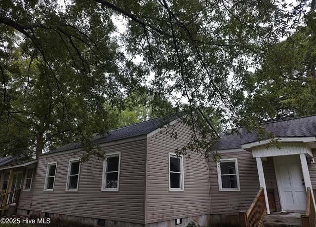 Property at 515 Jefferson Ave, New Bern, NC 28560, 4 beds, 3 baths