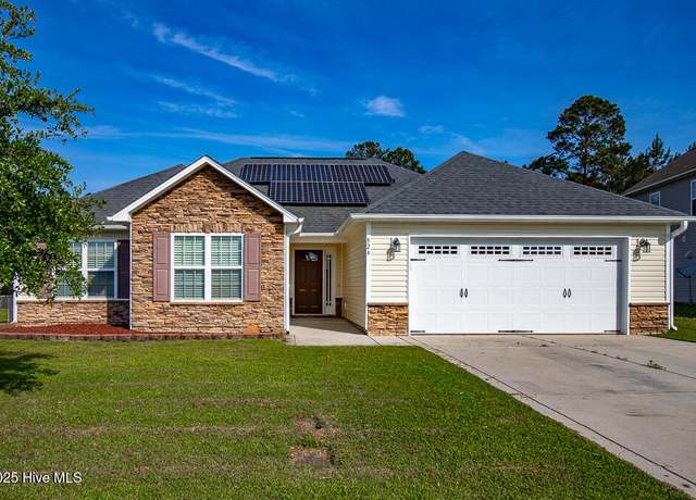 Property at 824 Dynasty Dr, Jacksonville, NC 28546, 3 beds, 2 baths