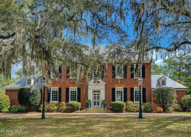 Property at 807 Forest Hills Dr, Wilmington, NC 28403, 5 beds, 4.5 baths