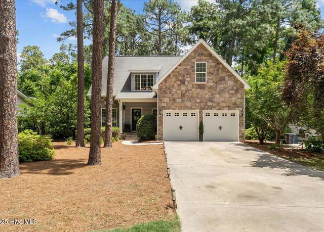 Property at 435 E Ohio Ave, Southern Pines, NC 28387, 4 beds, 2.5 baths