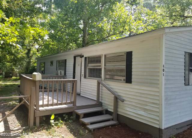 Property at 401 Jamesville Rd, Williamston, NC 27892, 3 beds, 1.5 baths